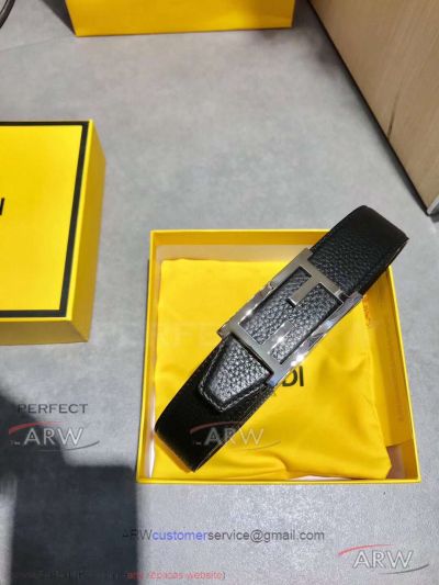 AAA Replica Fendi Reversible Leather Belt Review - Steel Buckle 